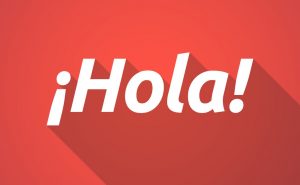 Palabra «hola» sobre fondo rojo.